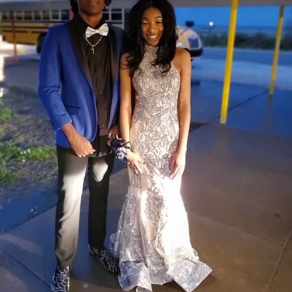 AVA PRESLEY PROM DRESS - Picture 3 of 4